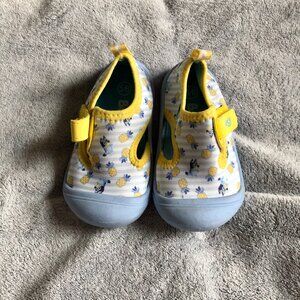 [Kids 5/6] NWOT Bluey Toddler Water Shoes Pineapple Stripe Swim Pool Beach Aqua